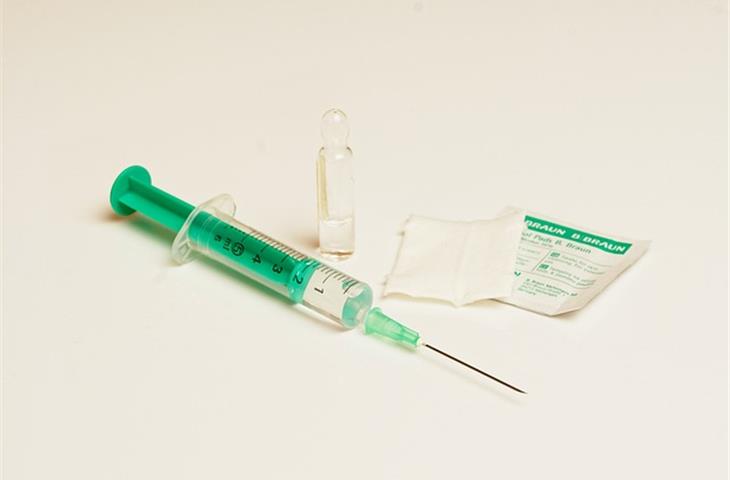 Injection needle puncture force simulated skin