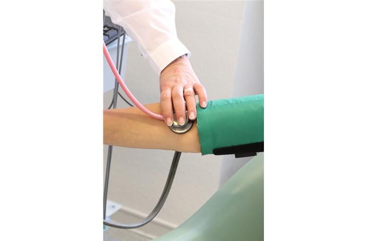 Invasive blood pressure defibrillator test tool